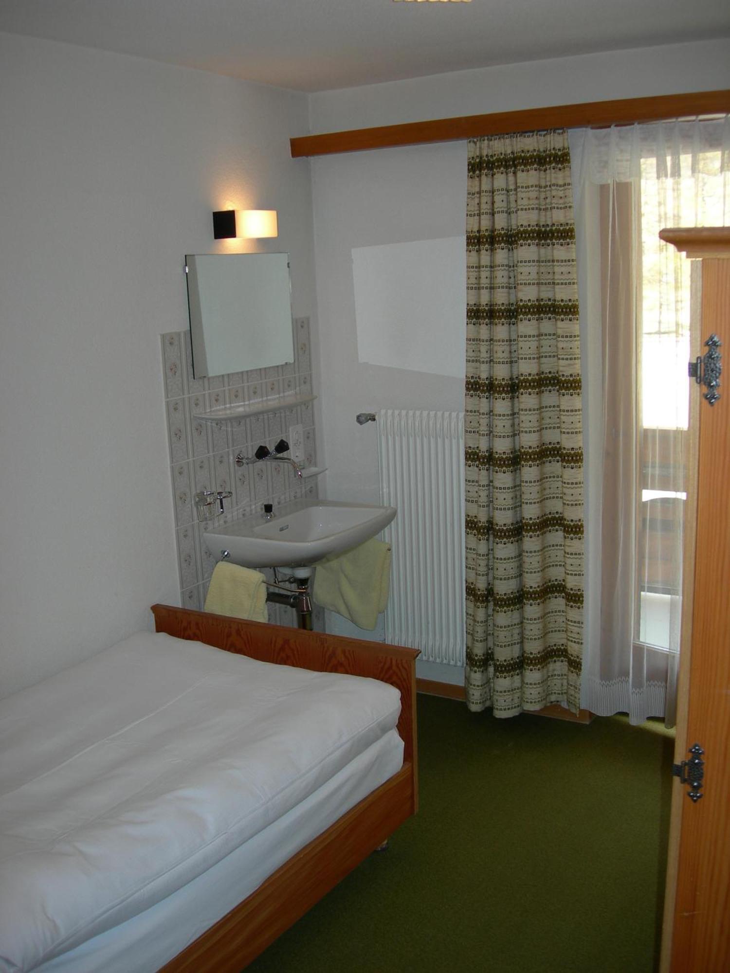 Hotel Adler Saas-Grund Exteriör bild