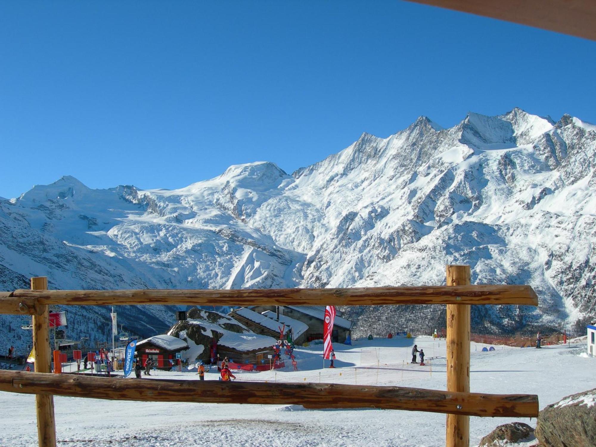 Hotel Adler Saas-Grund Exteriör bild